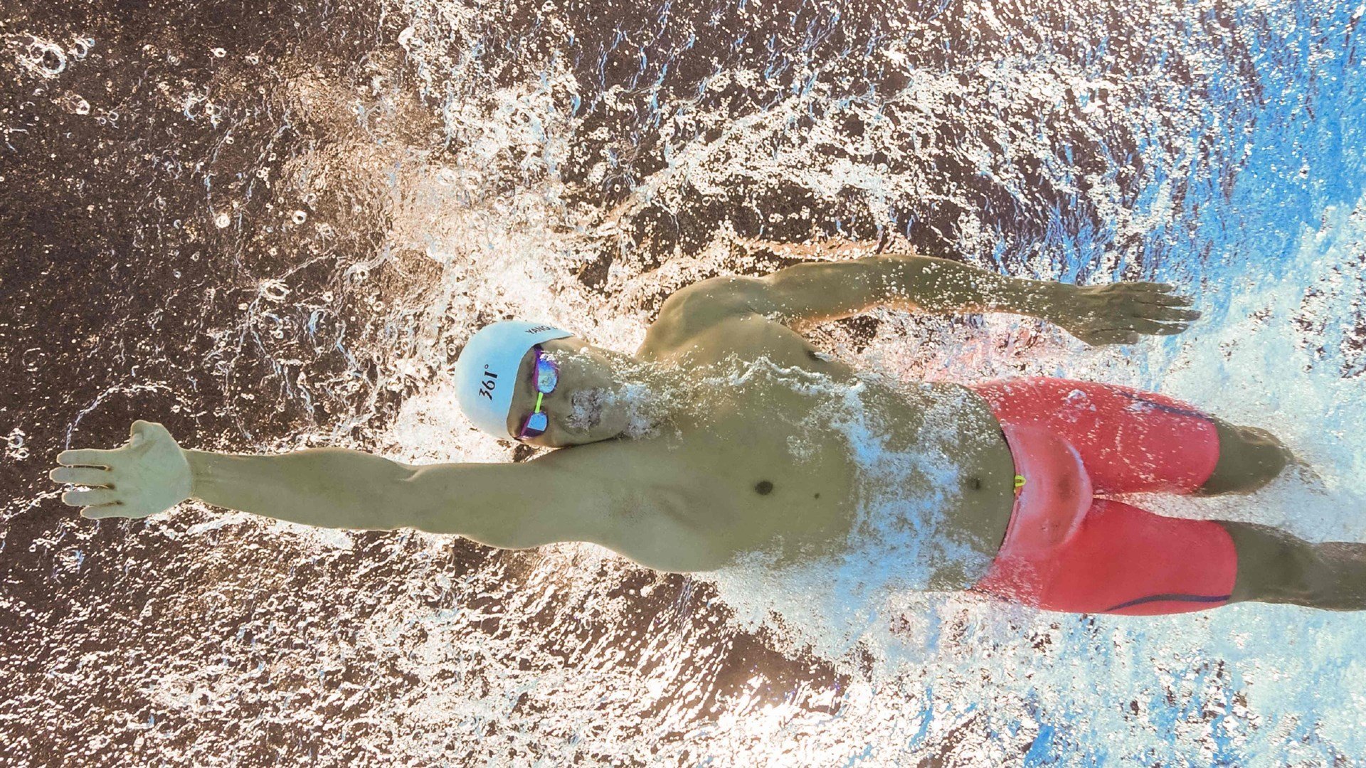 “武汉马拉松：新一代跑者力争突破，挑战极限”