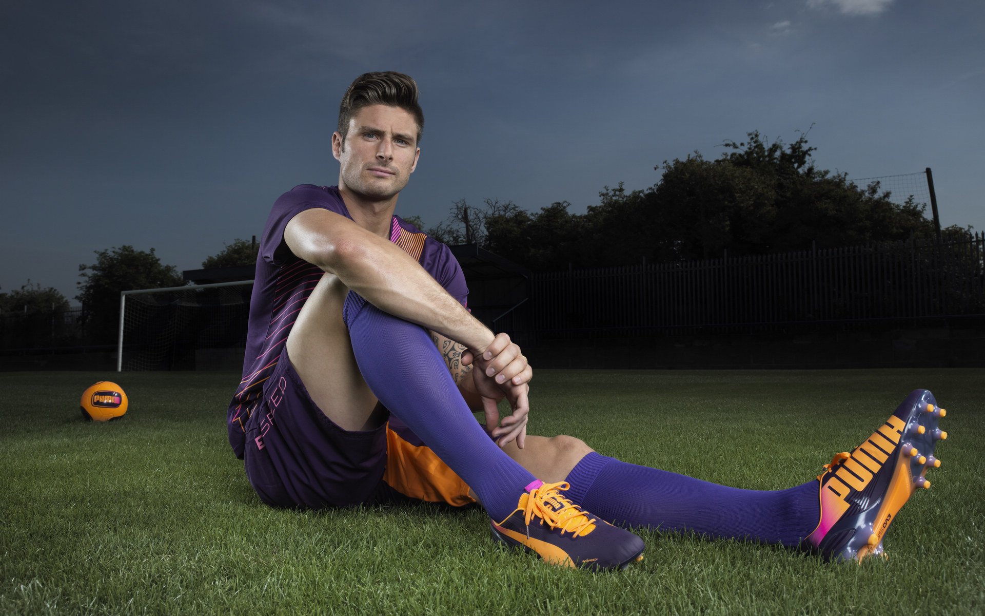 塞维利亚前后场联动顺畅推进有效进攻，塞维利亚前锋